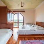Leonarda Apartment *