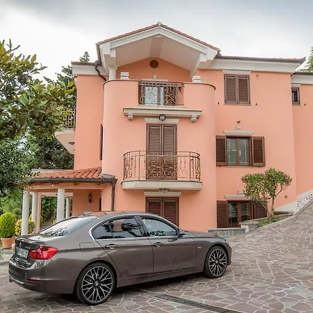 Leonarda * 波尔托罗