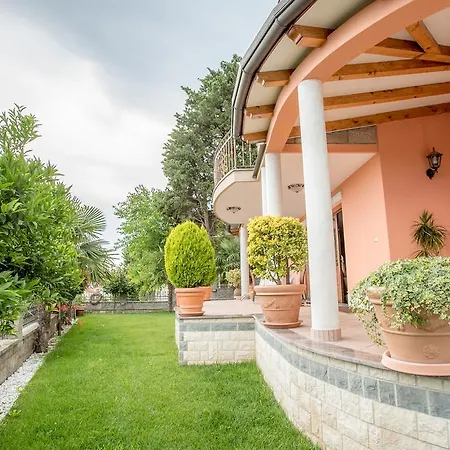 Apartment Leonarda *