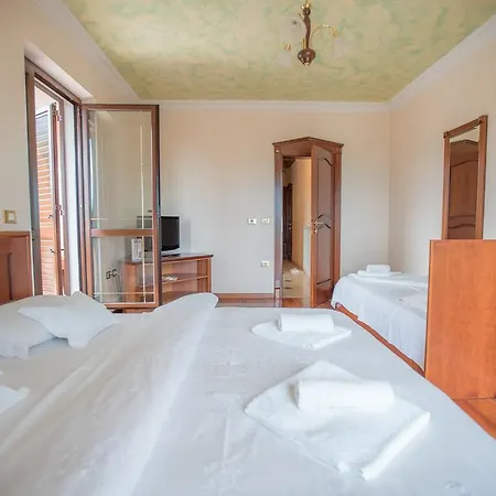 Leonarda Apartment *